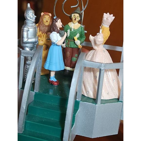 Wizard of Oz Hallmark Keepsake Christmas Ornament 2003 Click Your Heels + Sound - Picture 5 of 7